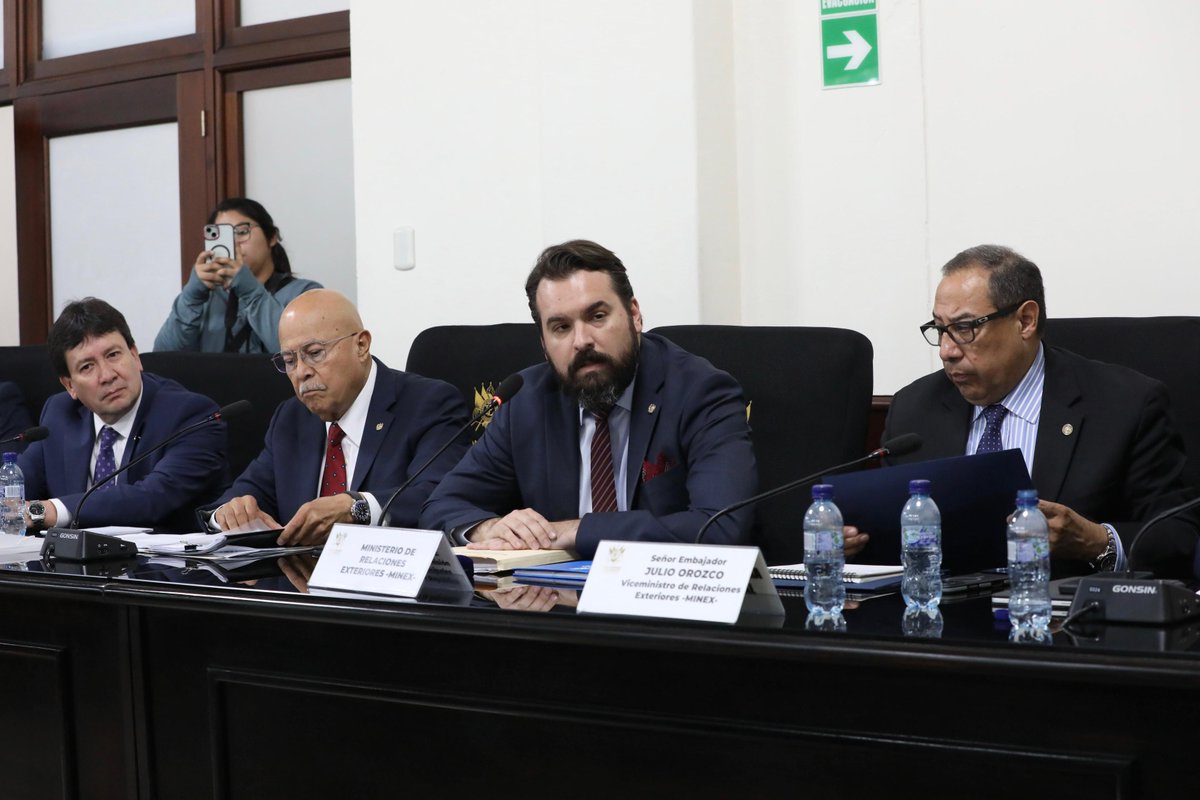 CongresoGuate's tweet photo. La Comisión de Relaciones Exteriores, presidida por el diputado César Dávila @CesarDavil86564, se reunió con funcionarios del @MinexGt, para dar seguimiento al análisis de la iniciativa 5966, que propone una ley del servicio exterior del Estado de Guatemala. https://t.co/G4YgVEsUfO