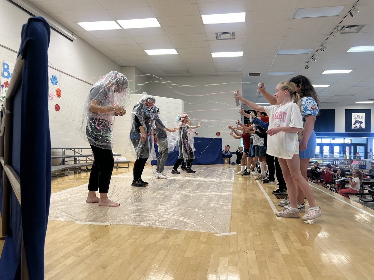 awlsmo's tweet image. Nothing like getting to silly string your teacher in 4th grade! #anythingforkids 💙🤍