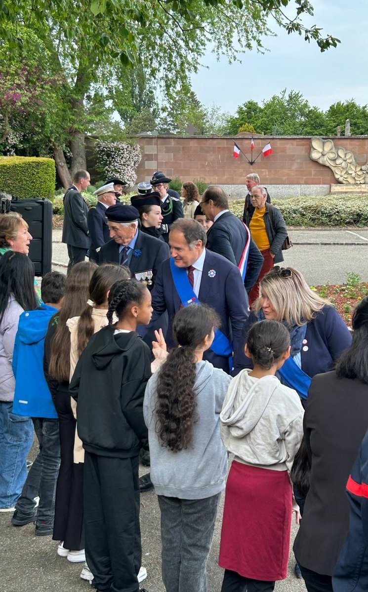 christelleritz's tweet photo. À #Lutterbach nous avons rendu hommage aux victimes de la 2nde Guerre mondiale ainsi qu'aux "Malgré-nous", ces Alsaciens et Mosellans enrôlés de force dans l’armée allemande. Leur histoire rappelle la douleur de cette période qu'il nous faut transmettre aux plus jeunes
#8mai1945 https://t.co/28MRKKLsAF