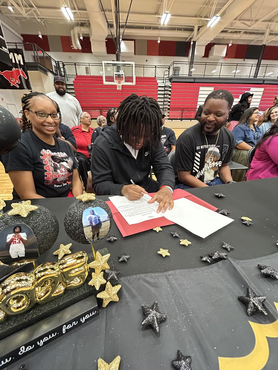 Gracien Hall (@gracien_hall) on Twitter photo #AGTG I am blessed to be committed and signed to Ottawa university great talk with <a href="/CoachNickDavis/">Nick Davis</a>. LET’S WORK💪🏾 #AGTG I am blessed to be committed and signed to Ottawa university great talk with <a href="/CoachNickDavis/">Nick Davis</a>. LET’S WORK💪🏾