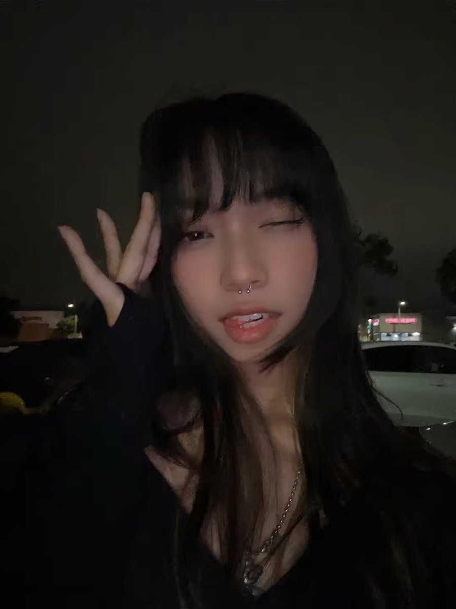 aurylina tweet media