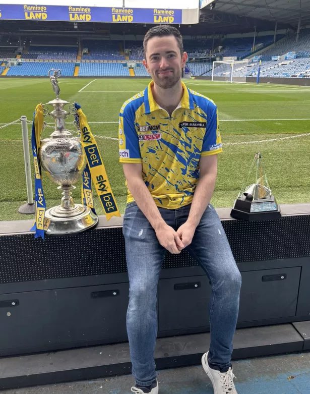 Big Leigh Nicholson (@leighnicholson) on Twitter photo There’s just something about <a href="/lukeh180/">Luke Humphries</a> and trophies in #Leeds .. some performance that! All Leeds aren’t we? #MOT There’s just something about <a href="/lukeh180/">Luke Humphries</a> and trophies in #Leeds .. some performance that! All Leeds aren’t we? #MOT