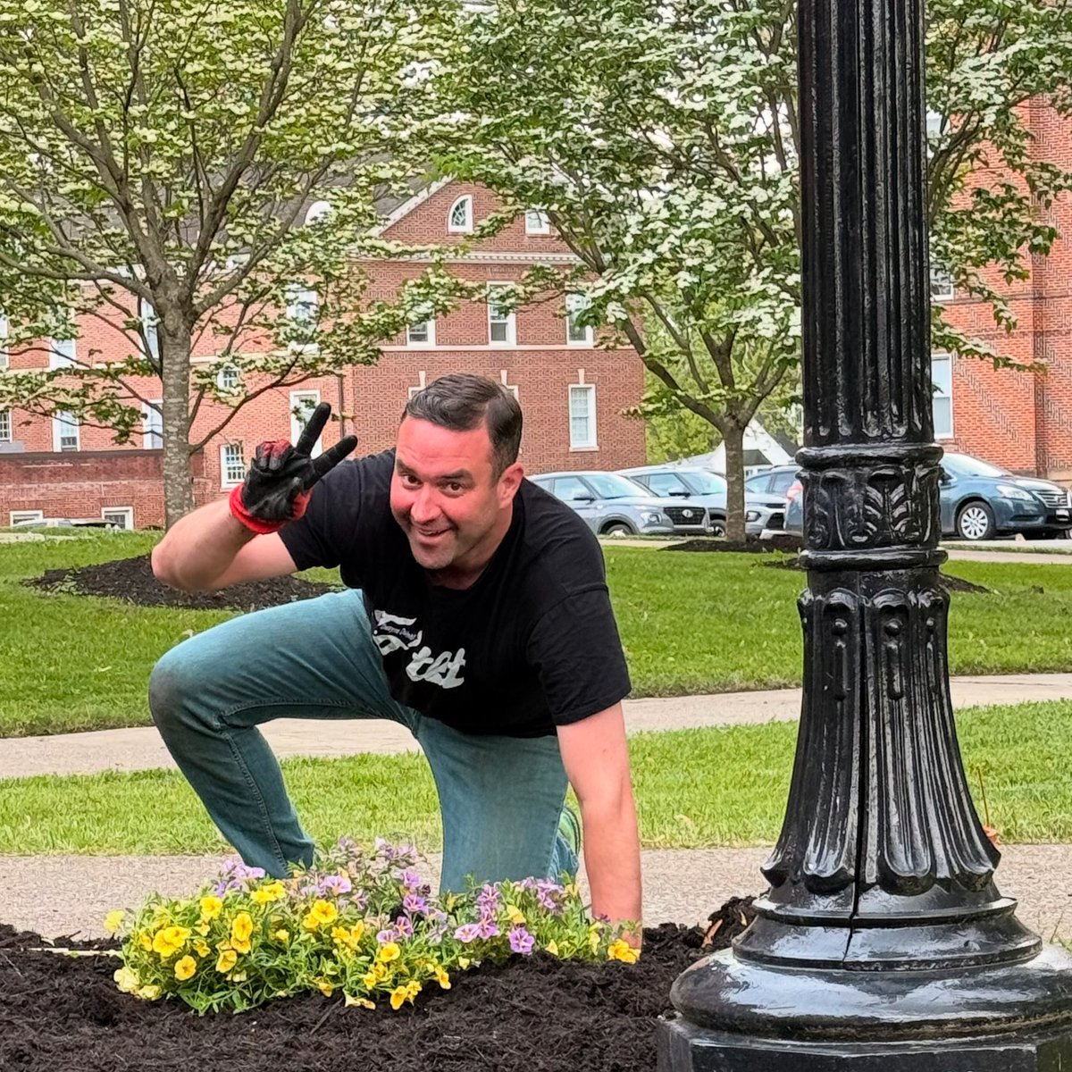 WVWesleyan's tweet photo. It’s been all hands on deck preparing for commencement Saturday. President James Moore planted some flowers today. #WVWCHereYouCan #ichoseWVWC https://t.co/yNUBSubJId