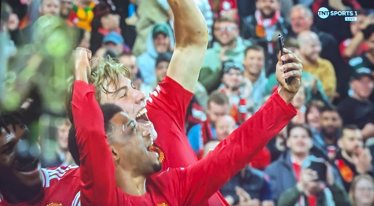 How the hell did we get here..
<a href="/ManUtd/">Manchester United</a> <a href="/EuropaLeague/">UEFA Europa League</a> #Footballheritage #UnitedvsSpurs final 2025