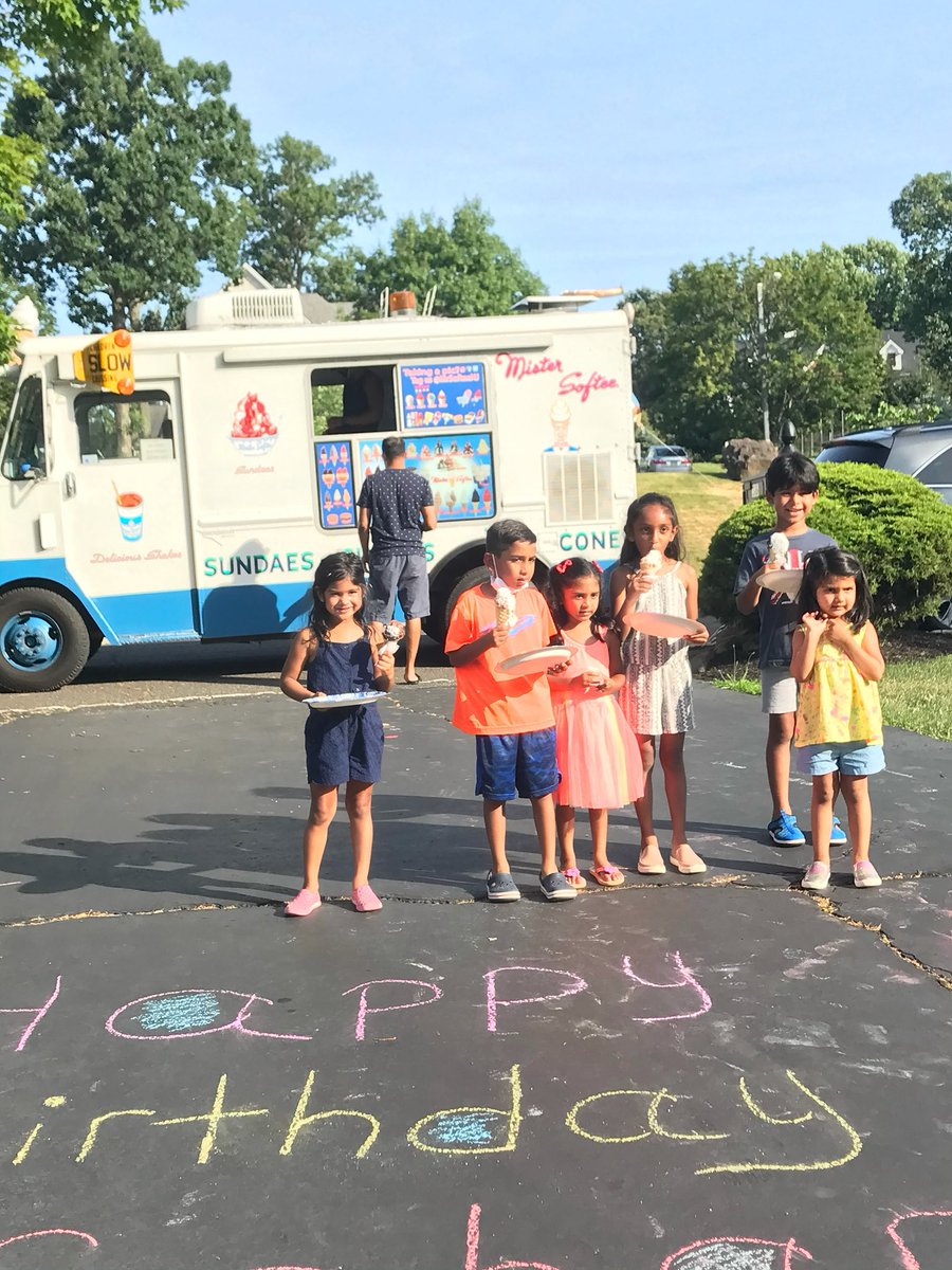Birthday parties in the summer are made even better with a genuine Mister Softee truck🍦

Contact us today📲
