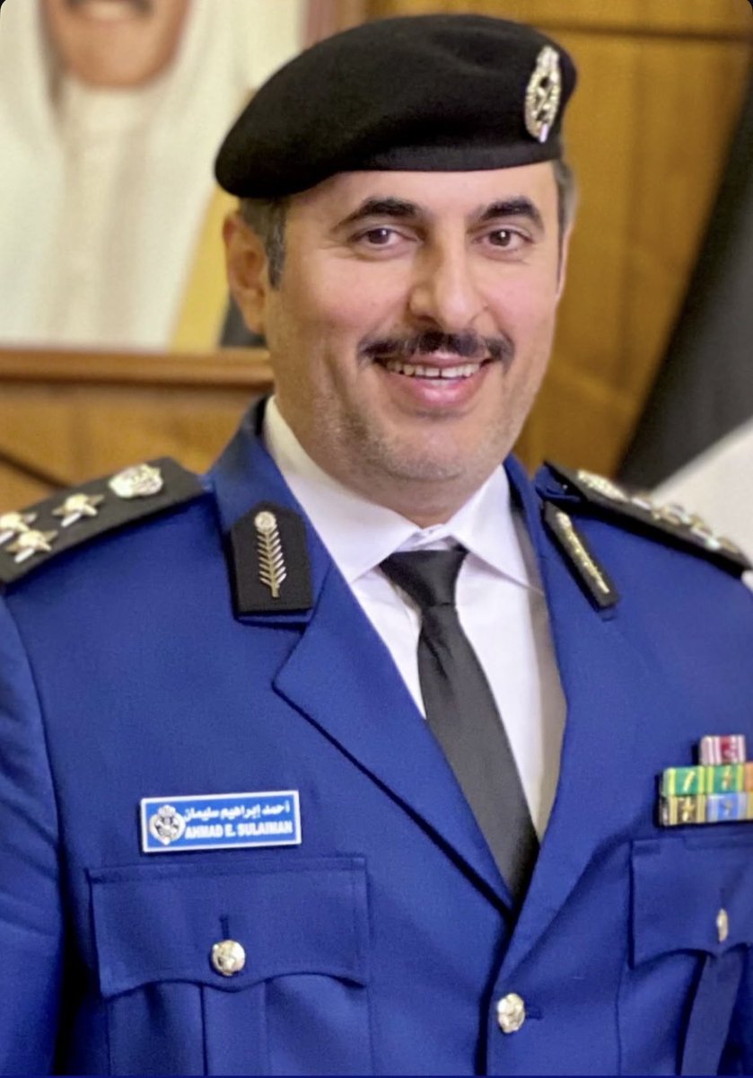 بعد سنوات من العطاء والعمل في خدمة الكويت واهلها وبشهادة الجميع بحسن الاخلاق والتعامل يتقاعد ابن العم والاخ الكبير مدير  إطفاء محافظة الاحمدي  
سعادة اللواء احمد ابراهيم الهبدان 

كفيت ووفيت وأديت الامانة بإخلاص وبيض الله وجهك  ونتمنى لك حياة جديدة سعيدة