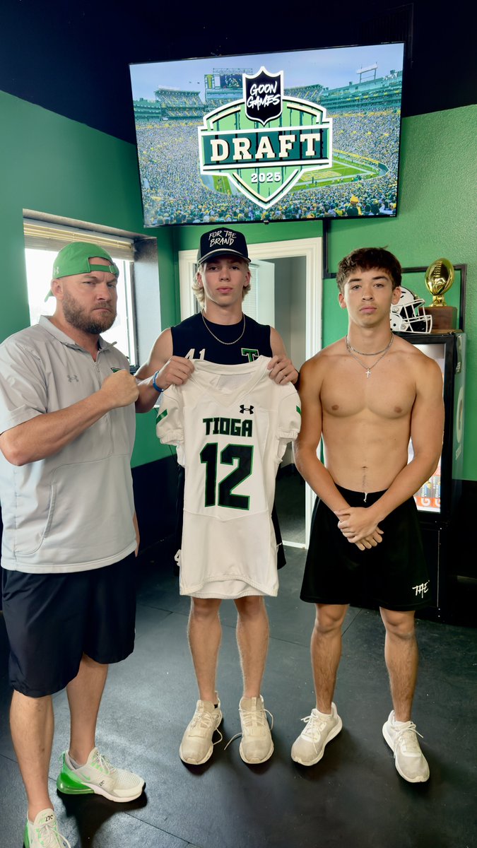Zach Birdwell (@coachzbirdwell) on Twitter photo Rd 2 Pick 10 - BTA
‘28 WR/DB <a href="/QuesynArrington/">Quesyn Arrington</a>
Rd 2 Pick 11 - Guess Who
‘26 DB/WR <a href="/hayden_r07/">Hayden Roberts</a>
Rd 2 Pick 12 - BTA 🔁
‘27 QB <a href="/Cole_Boyd2027/">Cole Boyd 3⭐️ QB 2027 TX</a> Rd 2 Pick 10 - BTA
‘28 WR/DB <a href="/QuesynArrington/">Quesyn Arrington</a>
Rd 2 Pick 11 - Guess Who
‘26 DB/WR <a href="/hayden_r07/">Hayden Roberts</a>
Rd 2 Pick 12 - BTA 🔁
‘27 QB <a href="/Cole_Boyd2027/">Cole Boyd 3⭐️ QB 2027 TX</a>