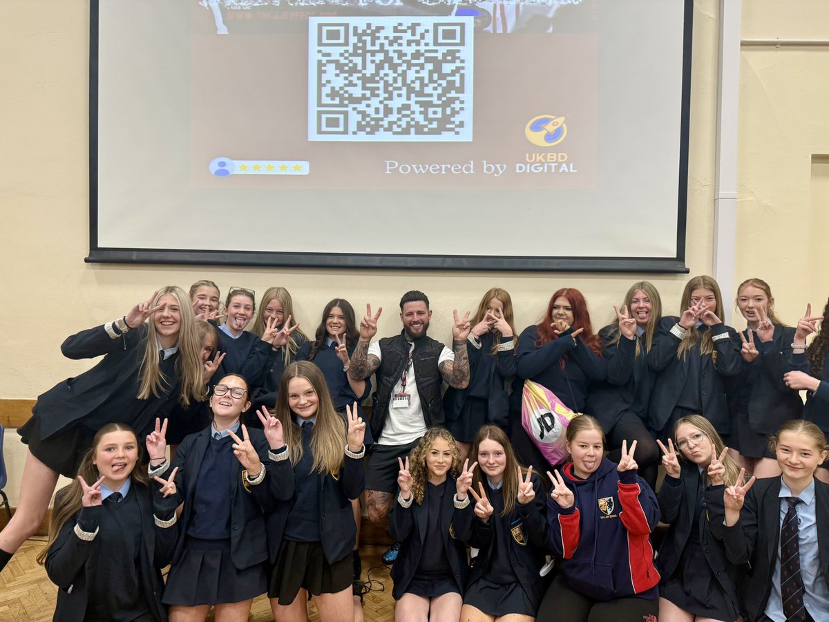 JJeffect18's tweet image. Another day and yet another school taken through The JJeffect experience. Today we was in Keswick School teaching year 9s &amp;amp; 10s and it was absolutely amazing. thank you all for such a good day 💚 #TheJJeffect #makingadifferenceinourcommunity #YouthEmpowerment #AntiKnifeCrime