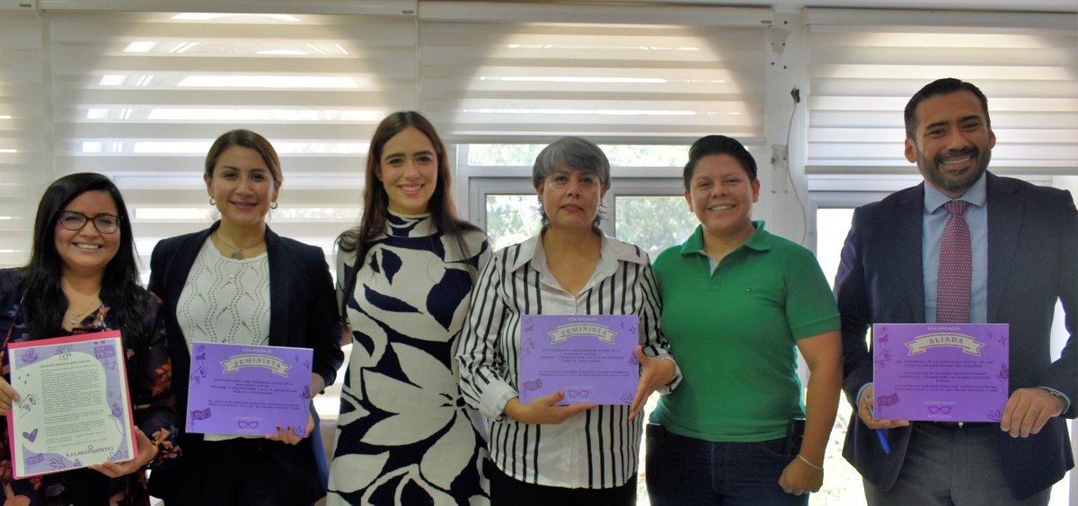 🌿 Hoy en el <a href="/Triejal_Jalisco/">Tribunal Electoral del Estado de Jalisco</a> recibimos a <a href="/lasparitaristas/">Las Paritaristas</a> agrupación feminista multipartidista.

Entregaron un reconocimiento a las Magistradas Brenda Serafín <a href="/BrenJSM/">Brenda Serafín</a>,  Marcela Zarate y al Magdo. Pte. Manuel Rodríguez <a href="/manuelmurillo77/">Manuel Rodríguez Murillo</a>.

👓 Gafas violetas bien puestas.