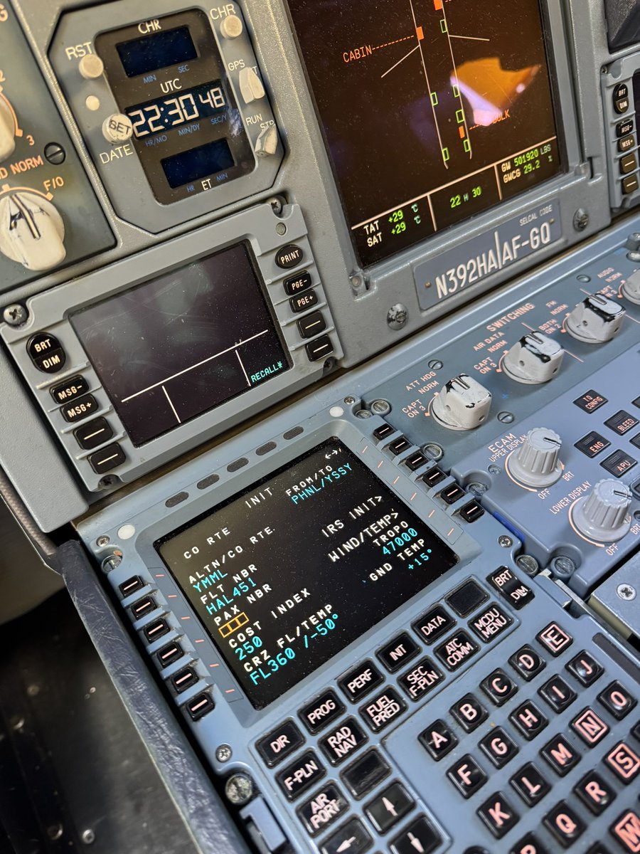 FL410_over_HNL tweet media