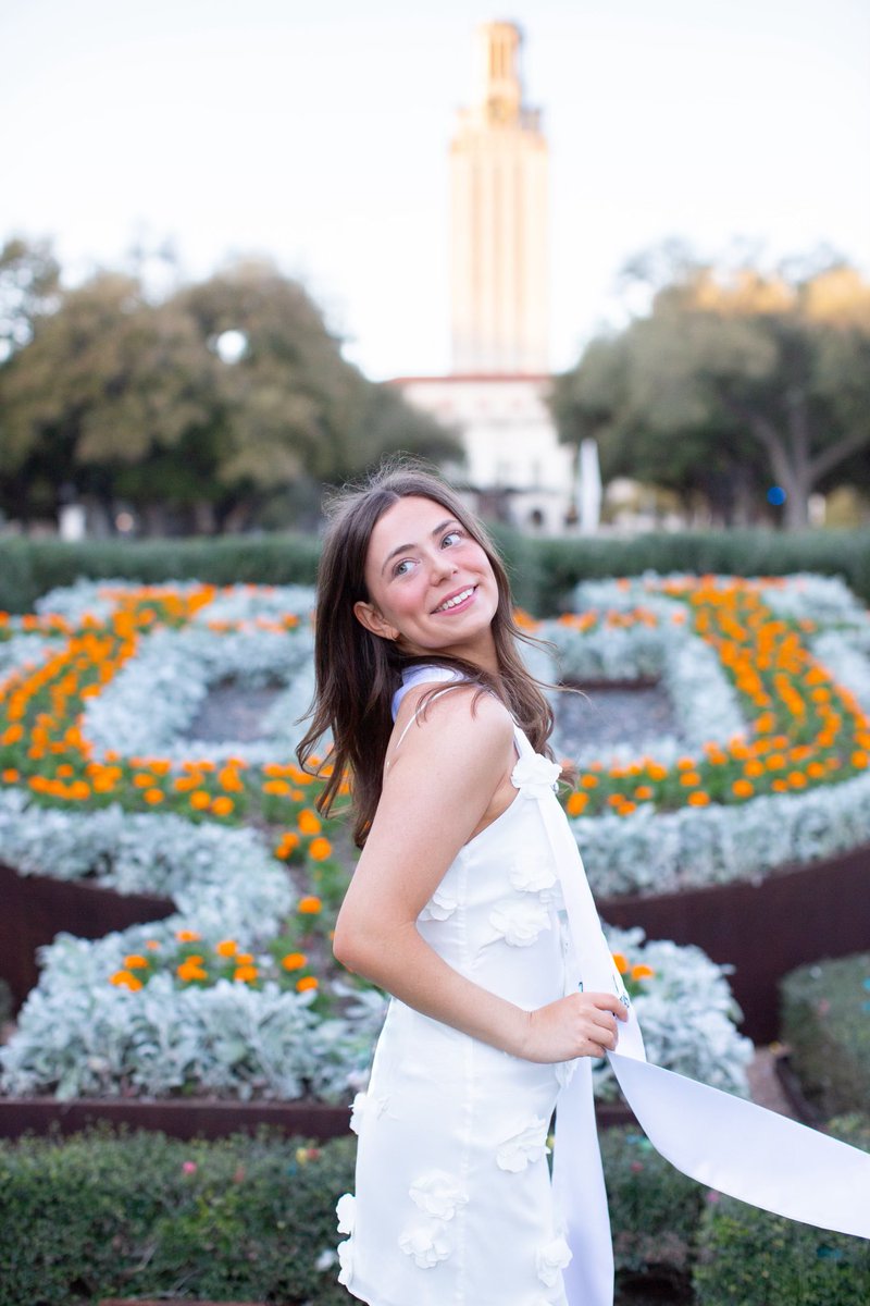 #COLAGrad25 congratulations Jess Epstein!!! Hook ‘em forever!