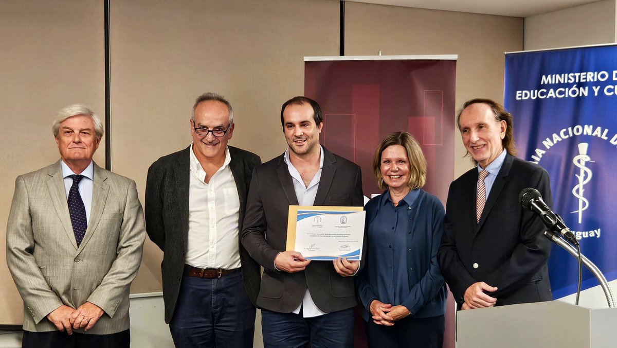 Universidad ORT Uruguay (@universidadort) on Twitter photo 📚 La Universidad ORT Uruguay, en alianza con la <a href="/AcaMedUruguay/">Academia Nacional de Medicina Uruguay</a>, hace entrega de la Beca Charlotte de Grünberg al Dr. Ulises Parada, quien comenzará su formación en el Instituto de Educación de ORT.
La beca cubre el 100 % del Master en Educación de ORT. 📚 La Universidad ORT Uruguay, en alianza con la <a href="/AcaMedUruguay/">Academia Nacional de Medicina Uruguay</a>, hace entrega de la Beca Charlotte de Grünberg al Dr. Ulises Parada, quien comenzará su formación en el Instituto de Educación de ORT.
La beca cubre el 100 % del Master en Educación de ORT.