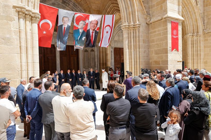 canaseld's tweet photo. KKTC Cumhurbaşkanı Ersin Tatar, restore edilen 450 yıllık Selimiye Camii’nin açılışını gerçekleştirdi.

“Selimiye Camii, Kıbrıs Türk halkının direniş sembolüdür”  

📚 101 vakıf eseri aynı anda hizmete girdi. https://t.co/kTacUahXoK