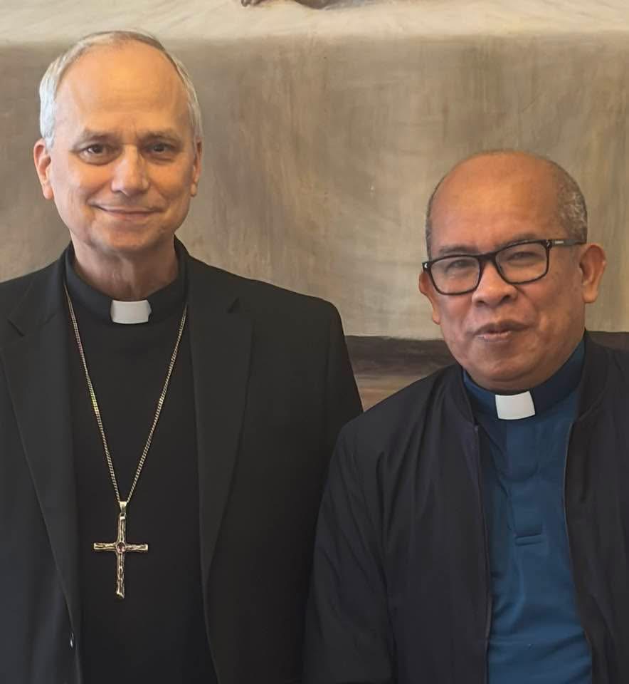 “CLOSE ENCOUNTER WITH THE POPE”

Ibinahagi ng Filipino Augustinian priest na si Fr. Jonas Mejares, OSA ang pagkikita nila ni Pope Leo XIV sa Rome, Italy noong unang linggo ng Abril. 

Nagkasabay daw sila sa pagkain ng pananghalian sa Augustinian General Curia.

“He is a very good