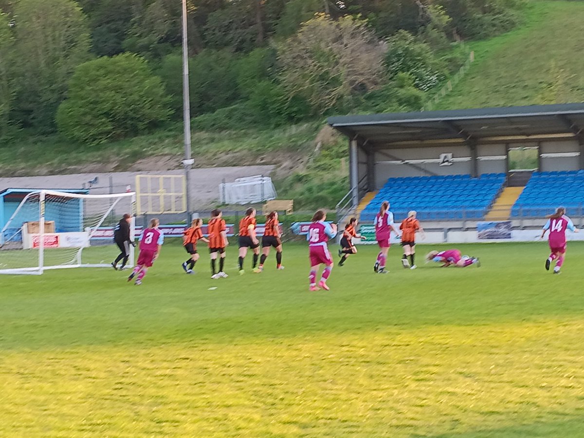 BooshPemberton's tweet photo. Last game of the season @ColwynBayFC ladies 1 @ConwyBoroughFC ladies 0 .
The Seagulls win the league in style unbeaten all season 💪 
Llongfarchiadau🏆⚽️🏆🏴󠁧󠁢󠁷󠁬󠁳󠁿
@HGTCymru @HerGameToo @CymruLeagues @Cymru https://t.co/XVin3Asgp1