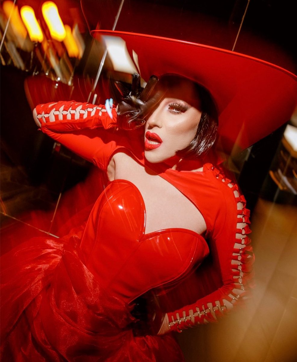 ⭐️DAILY PHOTO DUMP 4/4⭐️

Rosé, Betina Polaroid, Cookie Kunty &amp; Samantha Ballentines look incredible in new photos.