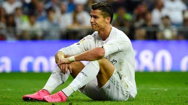 tichyburner's tweet photo. Most shots by a player per game in a 21st century competition 

7.9 - CR7 15/16 UCL 
7.4 - CR7 11/12 UCL
7.4 - CR7 10/11 Laliga
7.4 - CR7 2012 Euro
7.3 - CR7 09/10 Laliga
7.3 - CR7 2014 WC
7.2 - CR7 13/14 Laliga
6.9 - CR7 11/12 Laliga
6.9 - CR7 13/14 UCL
6.9 - CR7 12/13 Laliga https://t.co/Ud35HiMhlV