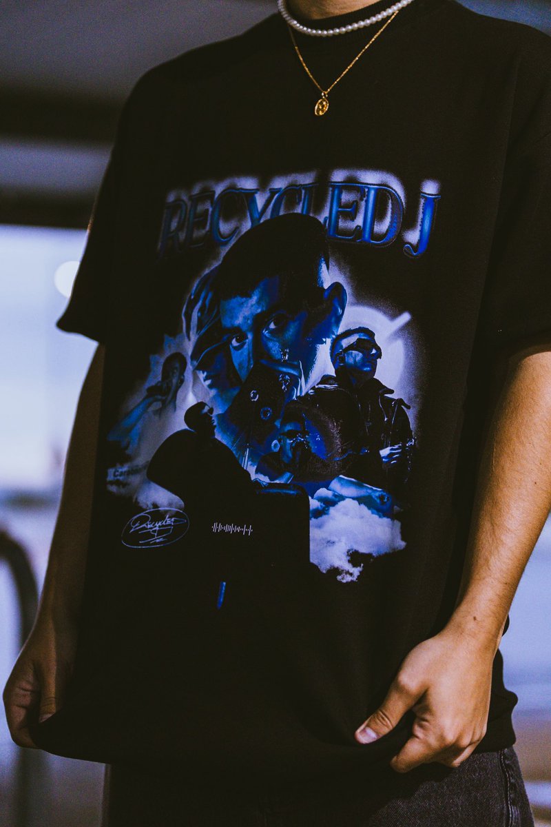 Por favor, necesito que sean las 20:00 ya.

Ganas de Recycled. 

No estoy preparado para escuchar Rosario en directo…

Eso si, este año con el outfit creado a medida, espero estar a la altura del eventazo.