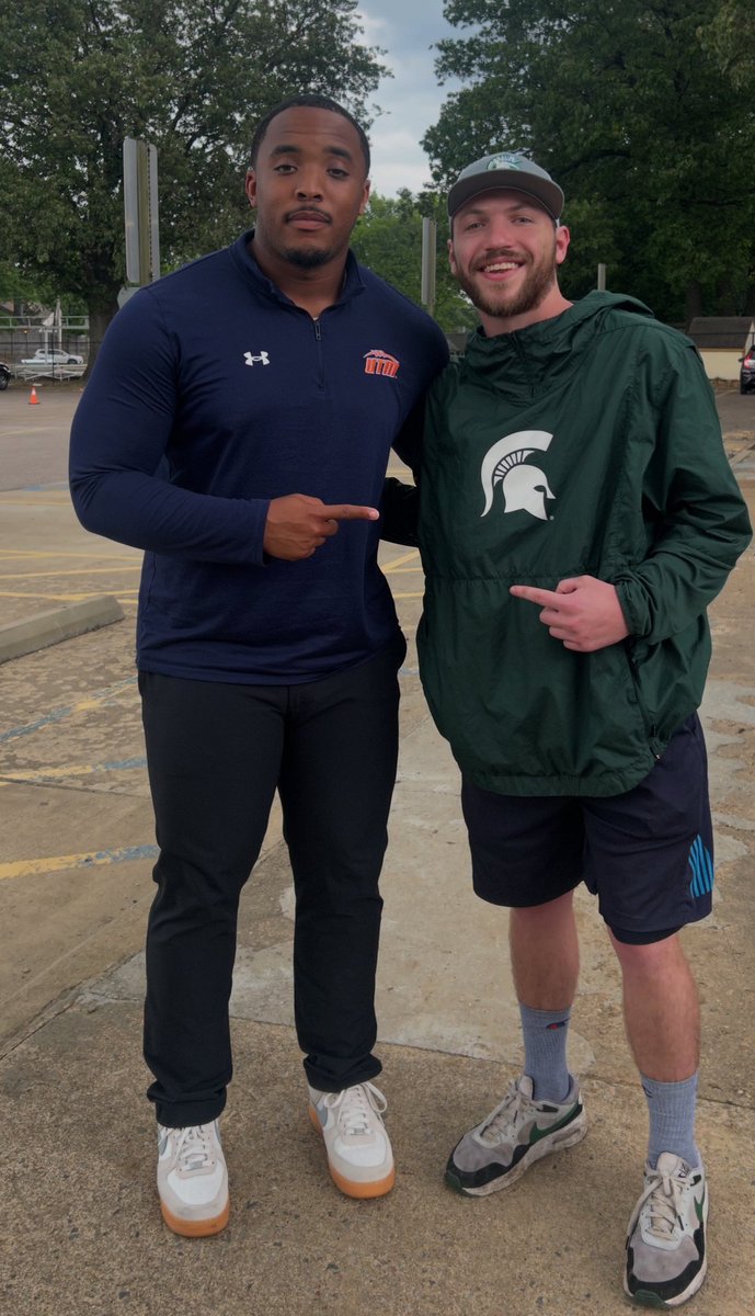 Thank you to Coach Kendall from UT Martin for stopping by this afternoon and recruiting our players.
#OnwardSpartans