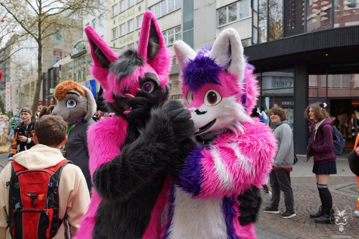 Cmos ThunderFox (@cmos_thunderfox) on Twitter photo Booping efficiency doubles with two foxes.
📸: <a href="/coolbigandy/">AndyMan! / Jiroooooo 📯</a>
🦊: <a href="/Kyraanim/">Kyra KuschelFuchs 🦊</a>
#FursuitFriday #Furry #Fursuiting #Fursuit Booping efficiency doubles with two foxes.
📸: <a href="/coolbigandy/">AndyMan! / Jiroooooo 📯</a>
🦊: <a href="/Kyraanim/">Kyra KuschelFuchs 🦊</a>
#FursuitFriday #Furry #Fursuiting #Fursuit