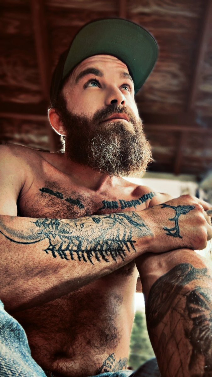 Who’s interested is exploring the possibilities 

linktr.ee/Beastunlimited…

#M4A #M4M #daddy #muscles #beard #tattoos