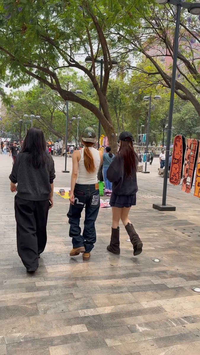 mizipoop's tweet photo. ning is dressed like a forgot i’m crying https://t.co/gElOh6SXFb