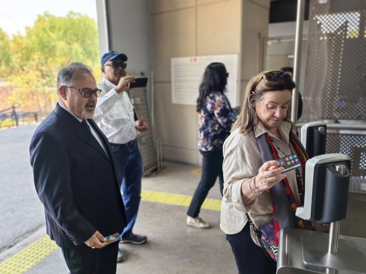 DirectorSTE's tweet photo. Esta tarde recibimos la visita de funcionarios de Metro Panamá @elmetrodepanama en la línea 2 de @MIcablebusCDMX para compartir experiencias en la implementación y operación de un teleférico urbano. https://t.co/Yf21rMqlTK