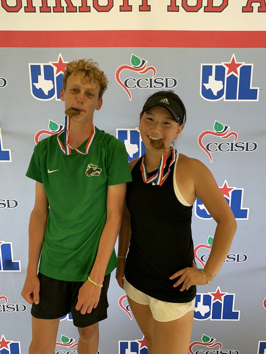 Congrats to Dylan and Lydia on getting 3rd place at Regionals and qualifying for STATE!! Good luck at State and let’s go wolves!! 🥉🐺