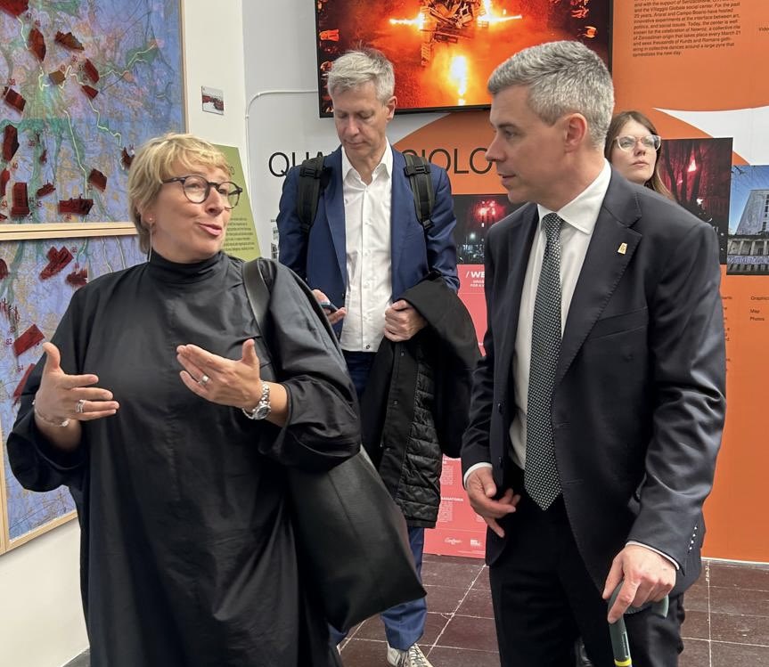 Dries Willems (@dries_willems) on Twitter photo Today was the start of the Belgian Pavillion at the 19th Architecture Biennale in Venice.
Minister <a href="/carogennez/">Caroline Gennez</a> inaugurated the exhibition ‘Building Biospheres’ by Bas Smets and Stefano Mancuso, examining the impact of plant intelligence on architecture. Today was the start of the Belgian Pavillion at the 19th Architecture Biennale in Venice.
Minister <a href="/carogennez/">Caroline Gennez</a> inaugurated the exhibition ‘Building Biospheres’ by Bas Smets and Stefano Mancuso, examining the impact of plant intelligence on architecture.