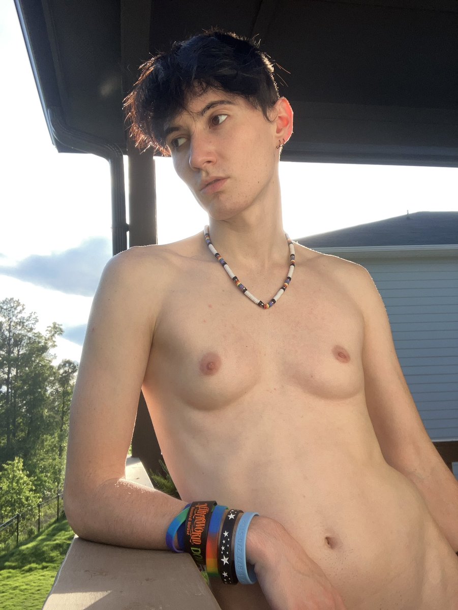 Locardibballin's tweet photo. tomboy/transboy thing on da porch 🗣️ https://t.co/8nDr9qZHPV