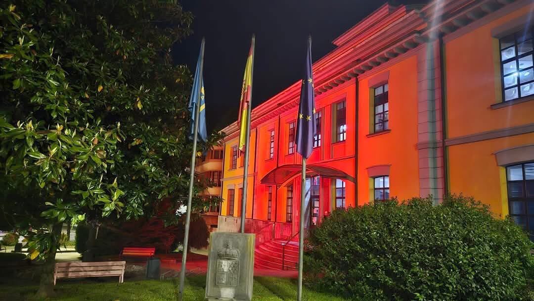 Esti xueves 8 de mayu ye'l Día Mundial de la Cruz Roja y de la Media Luna Roja 2025, la casa conceyu de Samartín del Rei Aurelio illumínase de roxo n'homenaxe a la gran llabor de les muyeres y homes que formen parte d'estes organizaciones.Una vegada más agradezse la vuesa llabor!