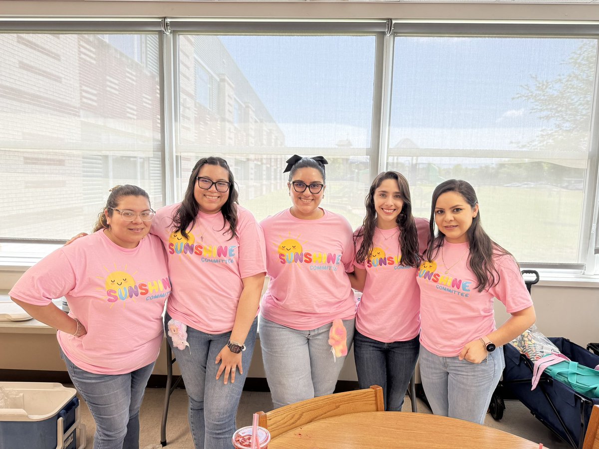 Neff_ES's tweet image. Our Sunshine Committee treated our teachers to coffee and refreshing drinks—a thoughtful gesture that truly hit the spot! They didn’t miss a single detail.