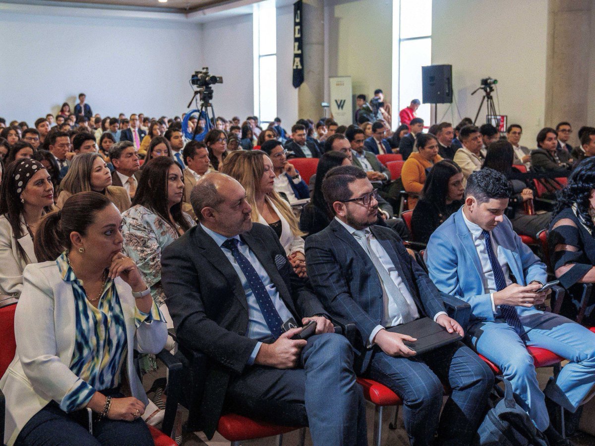 UDLAEcuador's tweet image. 🙌⚖️ Fuimos sede del IV Congreso de #DerechoProcesal, un evento organizado por el Instituto @procesalecuador. Expertos nacionales e internacionales debatieron sobre cómo la #tecnología y nuevos enfoques están transformando la #justicia.
¡Conoce más! 👉 f.mtr.cool/czytqeybjf