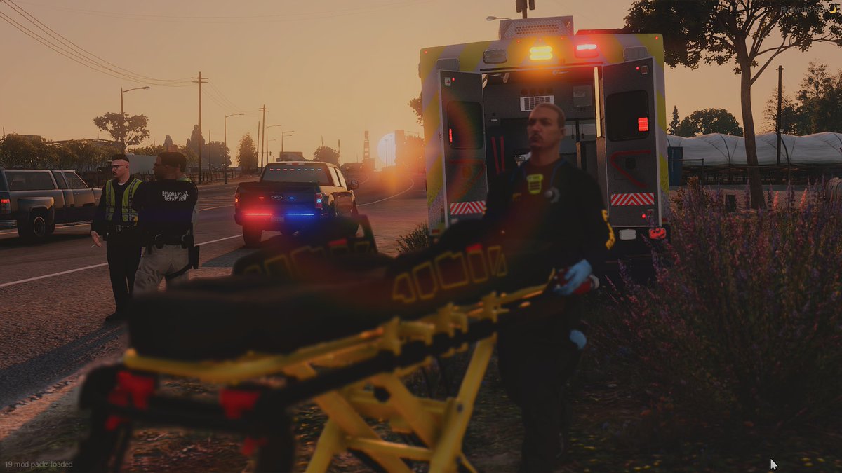 _centralstaterp's tweet photo. The call comes in, and we respond.
San Andreas Fire Rescue stays ready for all calls for service.
#csrp #centralstaterp #FiveM #SAFR #roleplayer https://t.co/NhN76mQ8DB