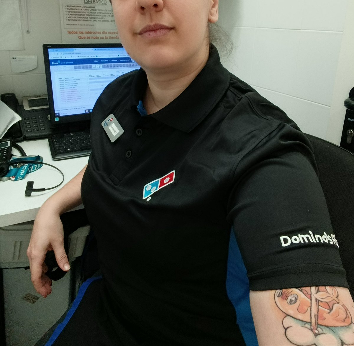SoyRealuz's tweet photo. Con orgullo puedo decir que tengo mi polo de encargada y desempeño funciones de gerencia en mi trabajo para mi ascenso, que será el próximo mes.
Gracias a mis compañeros, encargados y gerente que siempre han confiado y apoyado en mi progreso. 😊 https://t.co/eiOJA6El7g