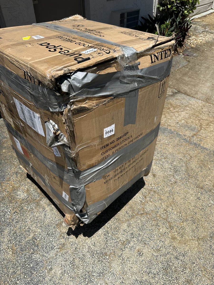 KD4ZNE's tweet photo. @spreetail @AskeBay @eBay I am having a nightmare dealing with your customer service and EBay. I purchased an Intex Hot Tub that arrived damaged and destroyed and I am being told to go buy a box and ship it back for a refund. https://t.co/T3LooVTeSB