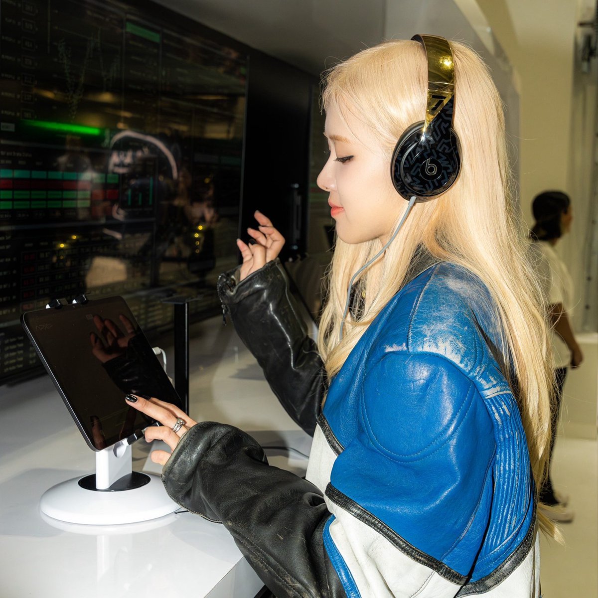 Apple Music (@applemusic) on Twitter photo The second track from <a href="/F1TheAlbum/">F1 The Album</a> is here. Listen to “Messy” by #ROSÉ on Apple Music: apple.co/ROSÉMessy The second track from <a href="/F1TheAlbum/">F1 The Album</a> is here. Listen to “Messy” by #ROSÉ on Apple Music: apple.co/ROSÉMessy