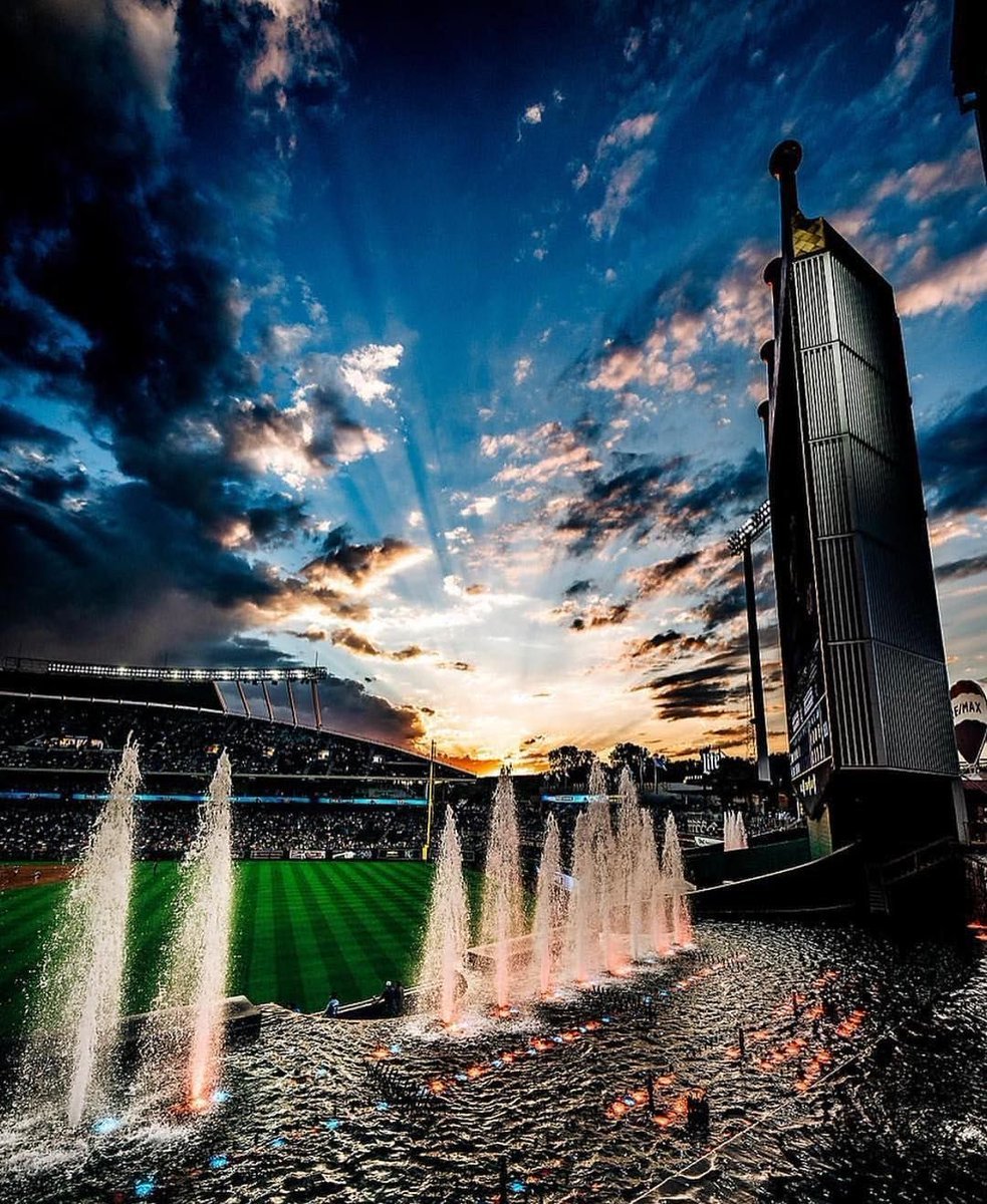Baseball’s Greatest Moments (@bbgreatmoments) on Twitter photo Kauffman Stadium with the fountains. Kauffman Stadium with the fountains.