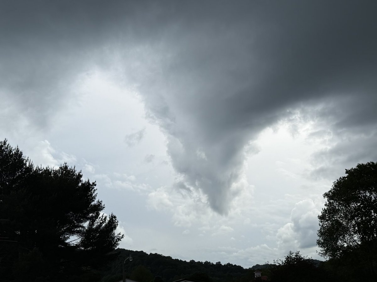 Keith Arnett (@_keitharnett) on Twitter photo Non rotating SLC cloud Floyd Co <a href="/nwsjacksonky/">NWS Jackson KY</a> <a href="/Kentuckyweather/">Chris Bailey🌪️⚡️</a> <a href="/brobwx/">Brandon Robinson</a> <a href="/JimWKYT/">Jim Caldwell ⛈️</a> Non rotating SLC cloud Floyd Co <a href="/nwsjacksonky/">NWS Jackson KY</a> <a href="/Kentuckyweather/">Chris Bailey🌪️⚡️</a> <a href="/brobwx/">Brandon Robinson</a> <a href="/JimWKYT/">Jim Caldwell ⛈️</a>