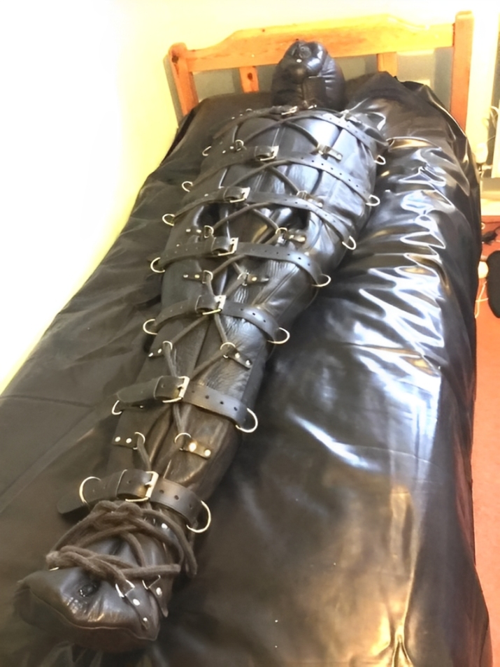FetishLeatherCo's tweet photo. Total restraint. Total surrender. 🖤
Built for control—craved for release.

Shop now: https://t.co/4PY8NdRIwe

#BondageSleepsack #LeatherBondage #BDSMgear #TotalSubmission #SensoryPlay #FetishGear #PowerExchange #KinkLife #SubmissivePlay #BDSMcommunity https://t.co/IXDC4v0n7L