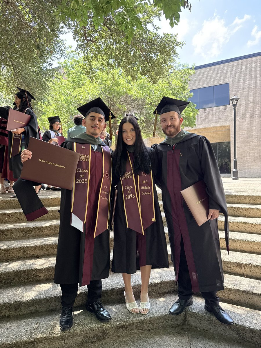 HHS_AthTraining's tweet image. Congrats to our interns on graduating today and earning their Masters in Athletic Training!!!!