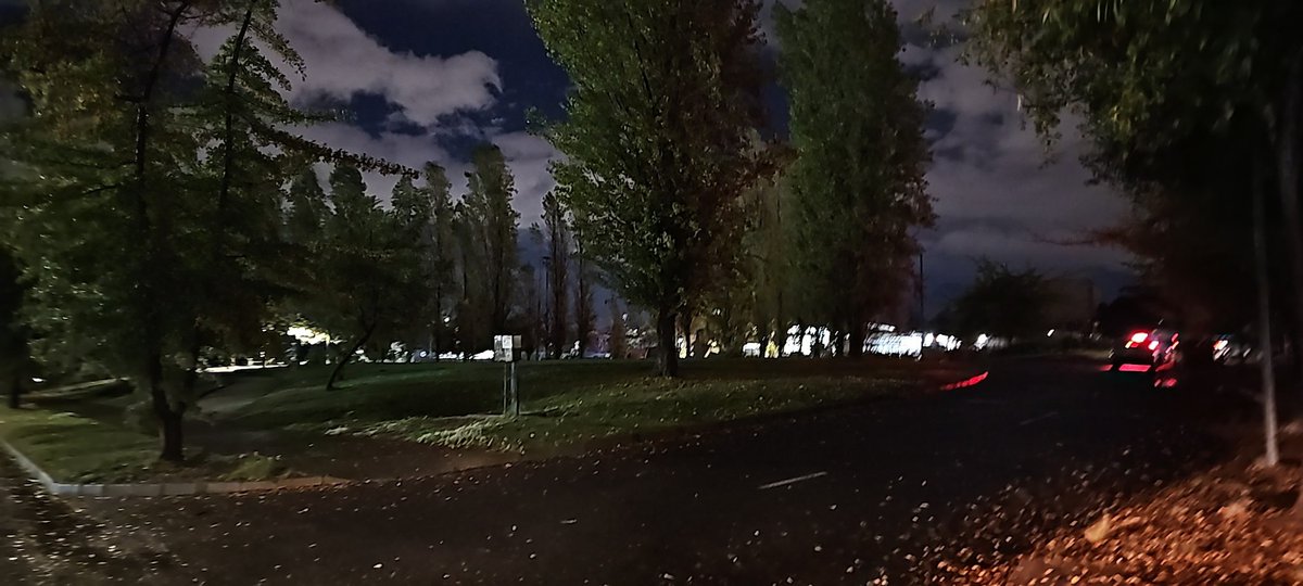 MESPINOSA_CL's tweet photo. @penalolen 
Hola, podrán mejorar la iluminación de este parque ubicado en Altos del Parque con Quilin Norte
La iluminación que existe no funciona https://t.co/OKxso2HqgN