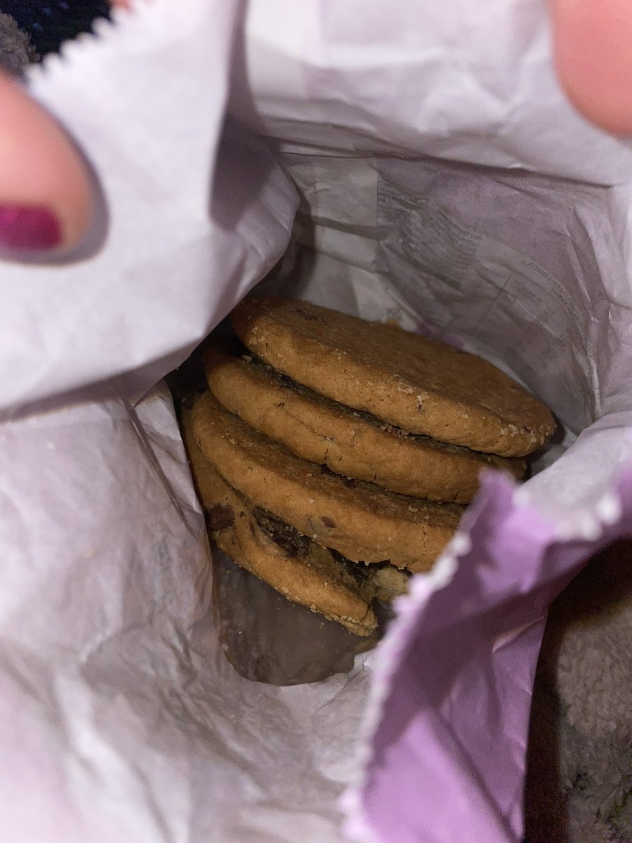 Hi <a href="/sainsburys/">Sainsbury's</a> I’ve just open this bag of 5 milk chocolate cookies to find only 4 cookies. Disappointed. 😔