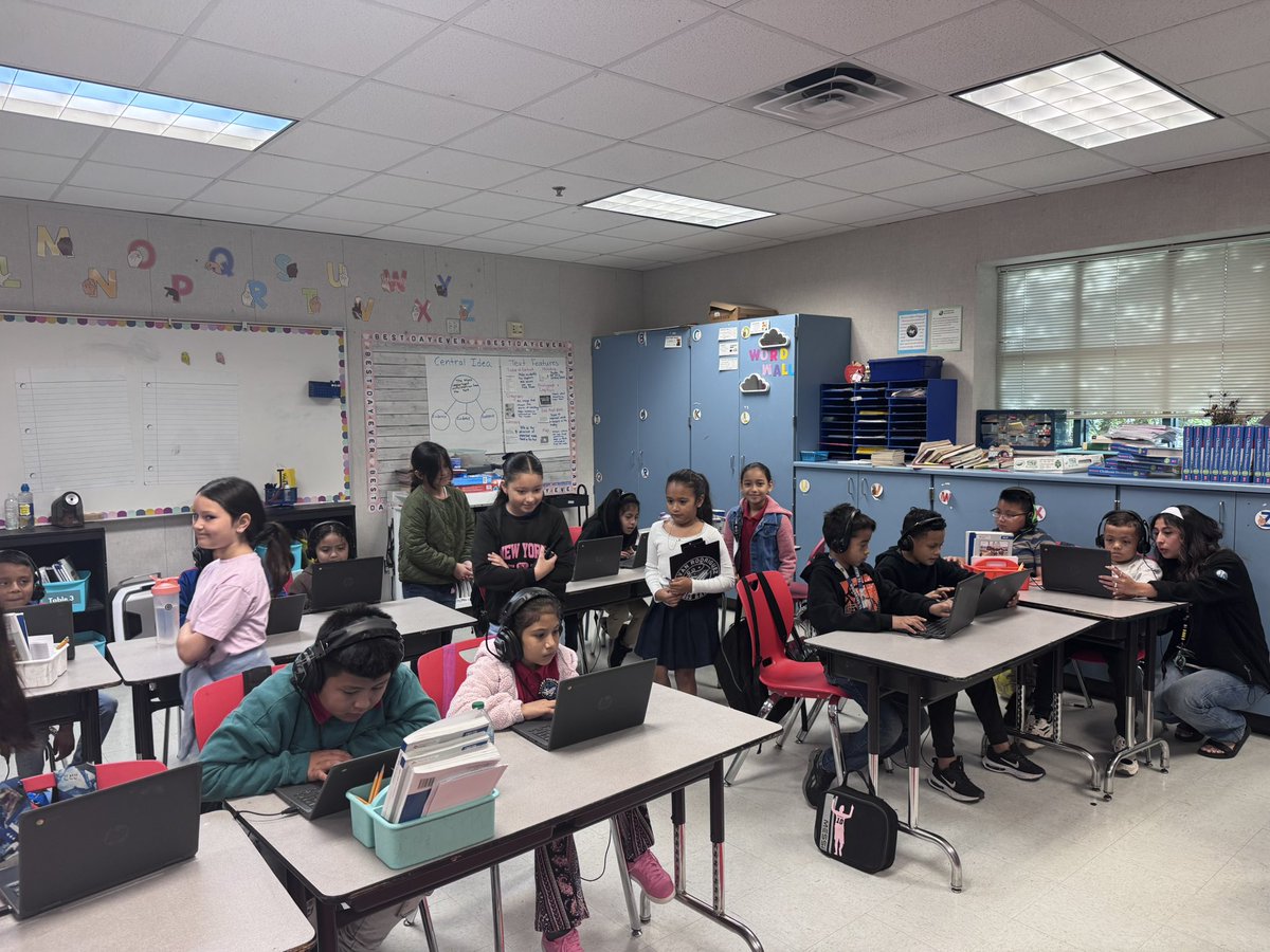 Why have 1 principal when you can have 8? These queens had a VERY busy morning, where they swiftly gave in-the-moment feedback to ensure 100% engagement! It is safe to say that <a href="/hisd_SRE/">Sylvan Rodriguez ES</a> Space Rangers are LOVING spending <a href="/ClassDojo/">ClassDojo</a> points on being an admin in the morning 🚀✨