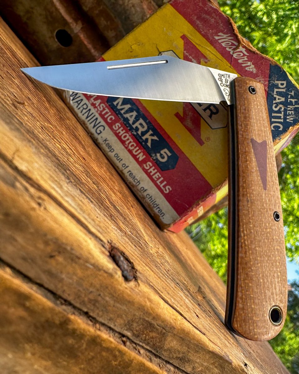 SmithnSonsKnfCo's tweet photo. Marshland Trappers are back! A big new drop just went live—featuring fresh Custom Shop builds, plus OD Green & Natural Canvas in regular production. Don’t miss it! #edc #knives #micarta #slipjoint https://t.co/78uIWFcp1D