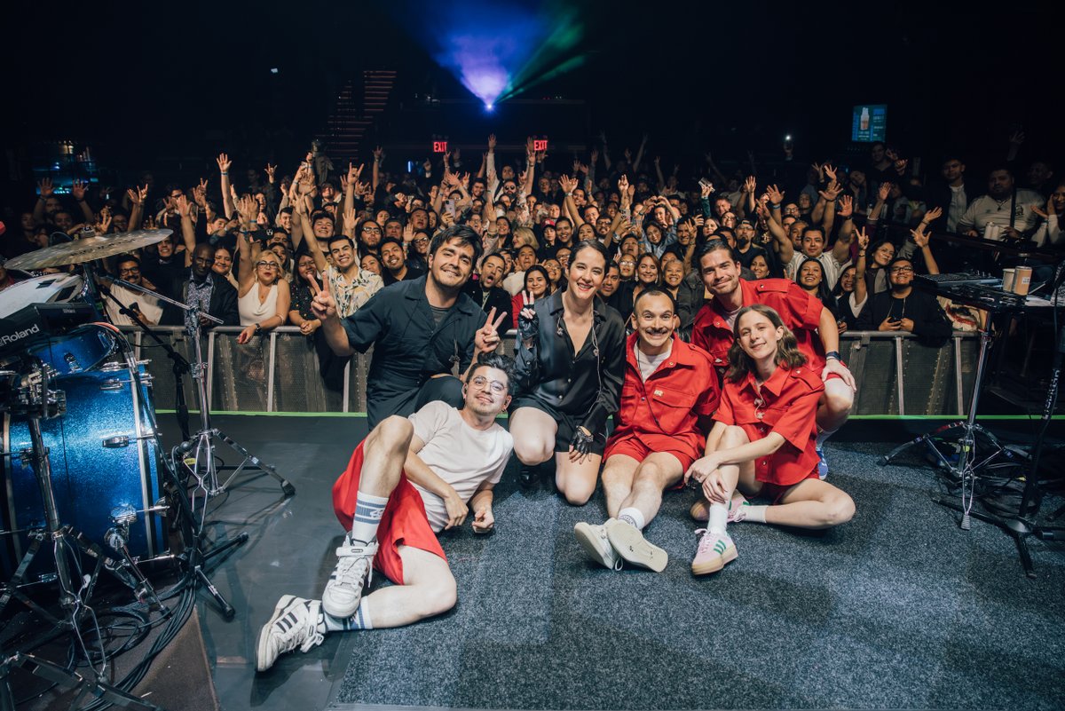 Gracias Nueva York por un gran show. Sigo muy emocionada. El Rompe US Tour sigue, ¿en qué fecha los voy a ver?
📷 #cesarcalderonm