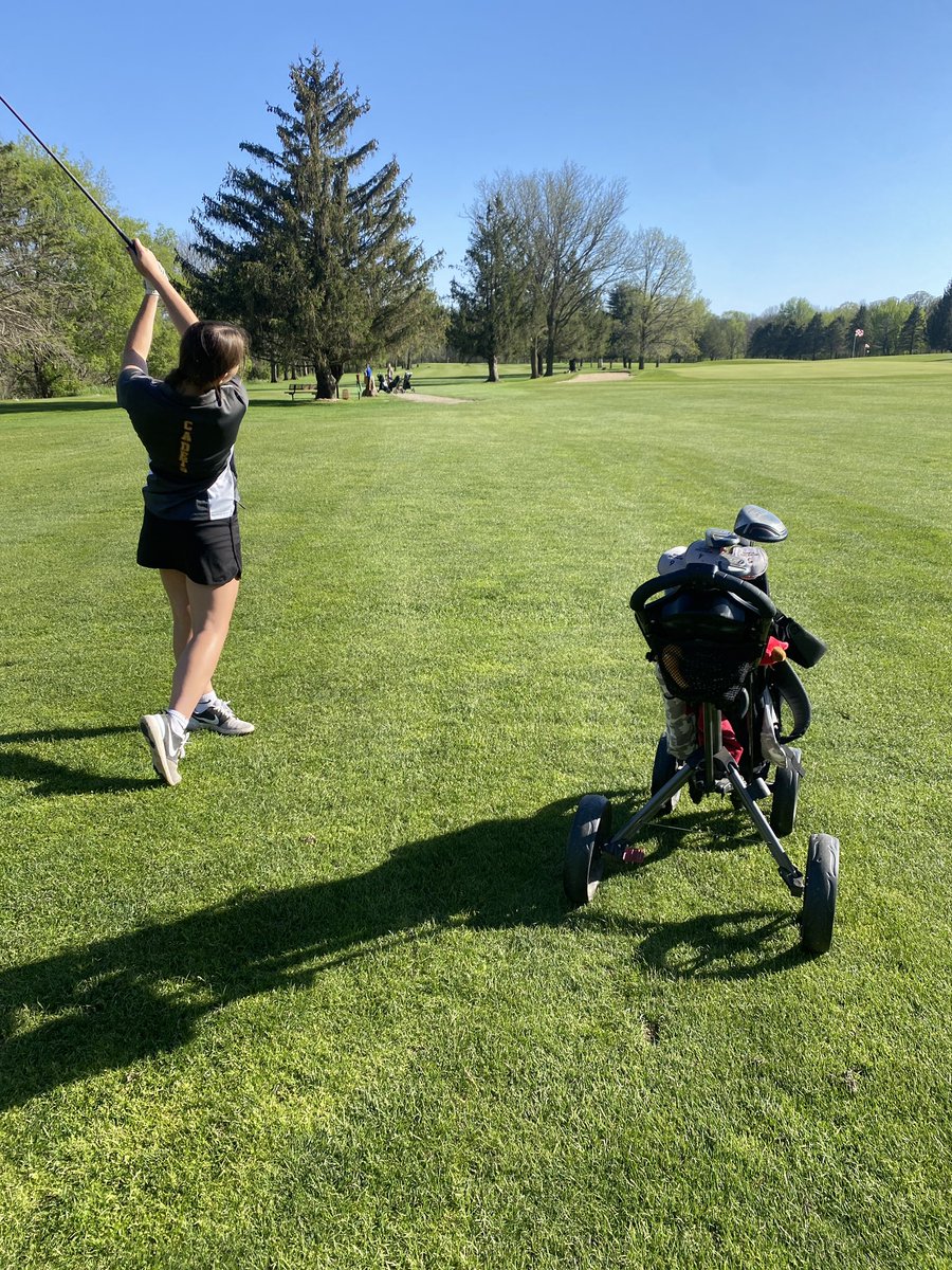 KLMoses23's tweet image. Beautiful night for golf in St. Ansgar #iahsgolf