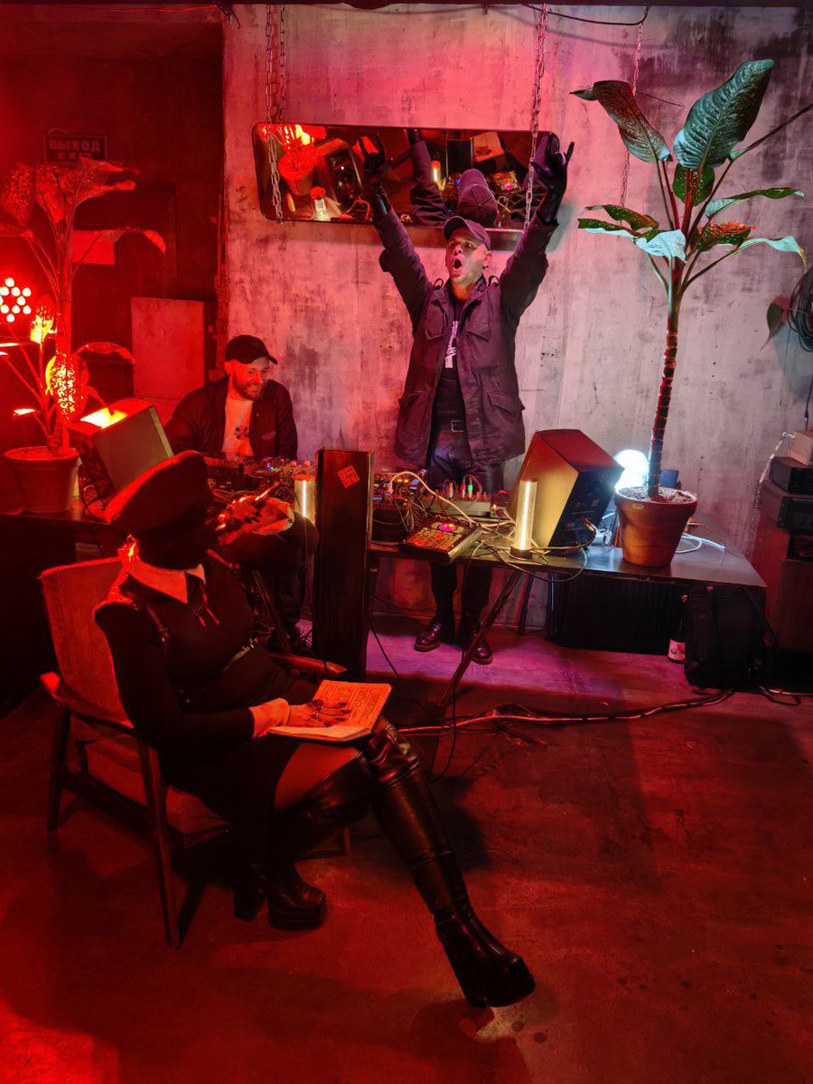 Забыла запостить краткое содержание апреля.