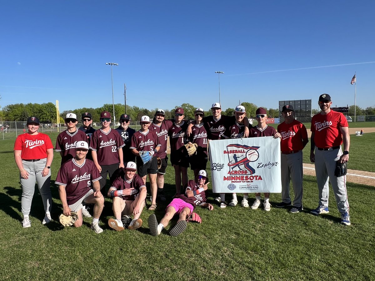 Twins clinicians and Anoka varsity team right before the big Twins community fund youth clinic starts! #BaseballAcrossMN