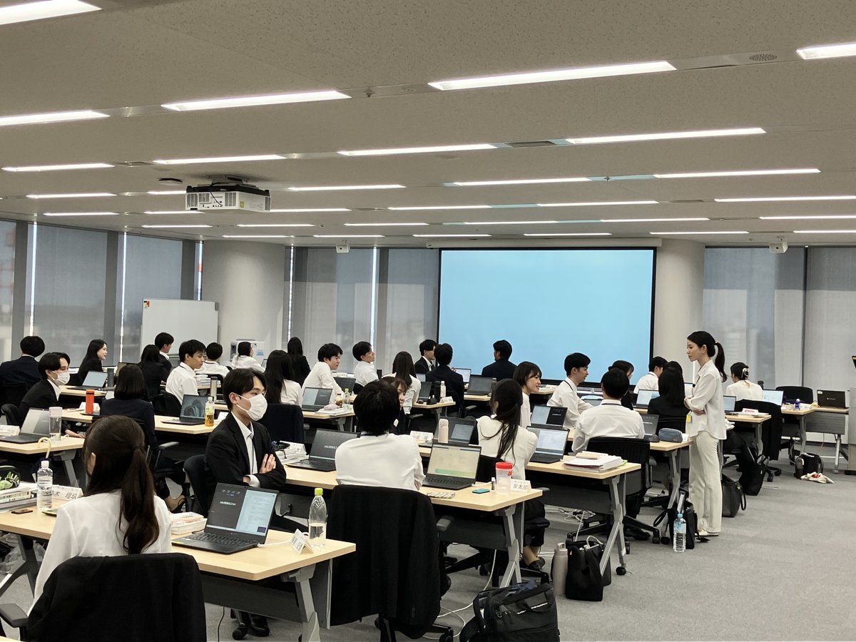 bugyocloud's tweet photo. ＼健康講和／
昨日、新入社員向けに健康講話(レジリエンス)を行いました。
OBCがパートナーシップを結んでいるクリアソン新宿の岡本選手、岩舘選手をお招きし、OBC社内診療所の和田院長を交えて、睡眠や運動の大切さ、落ち込んだ時の対処方法などご自身の経験を踏まえて教えていただきました。 https://t.co/PgYqLKuu1d